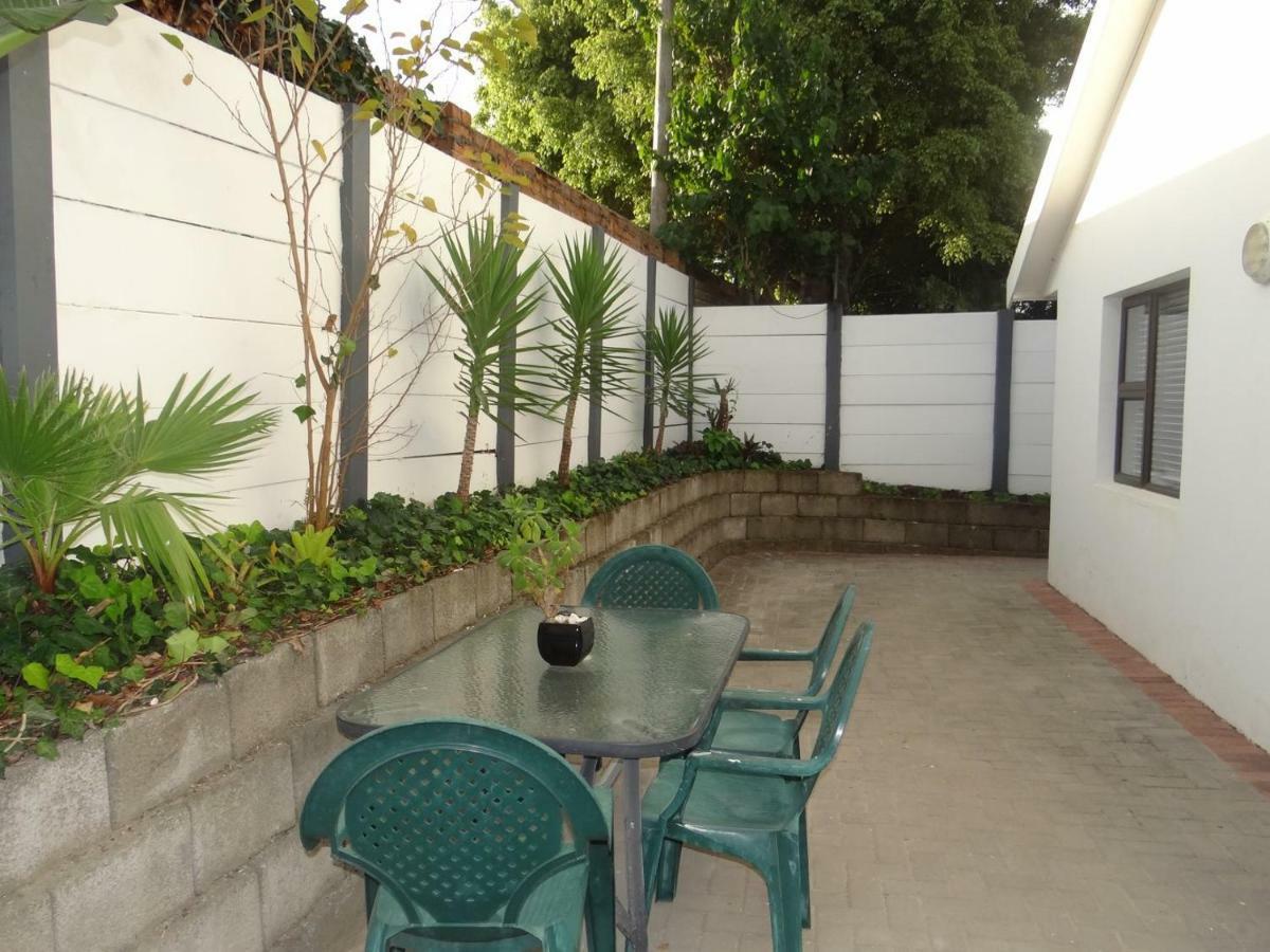 Beacon Bay Eland Place Self Catering Guest House מראה חיצוני תמונה